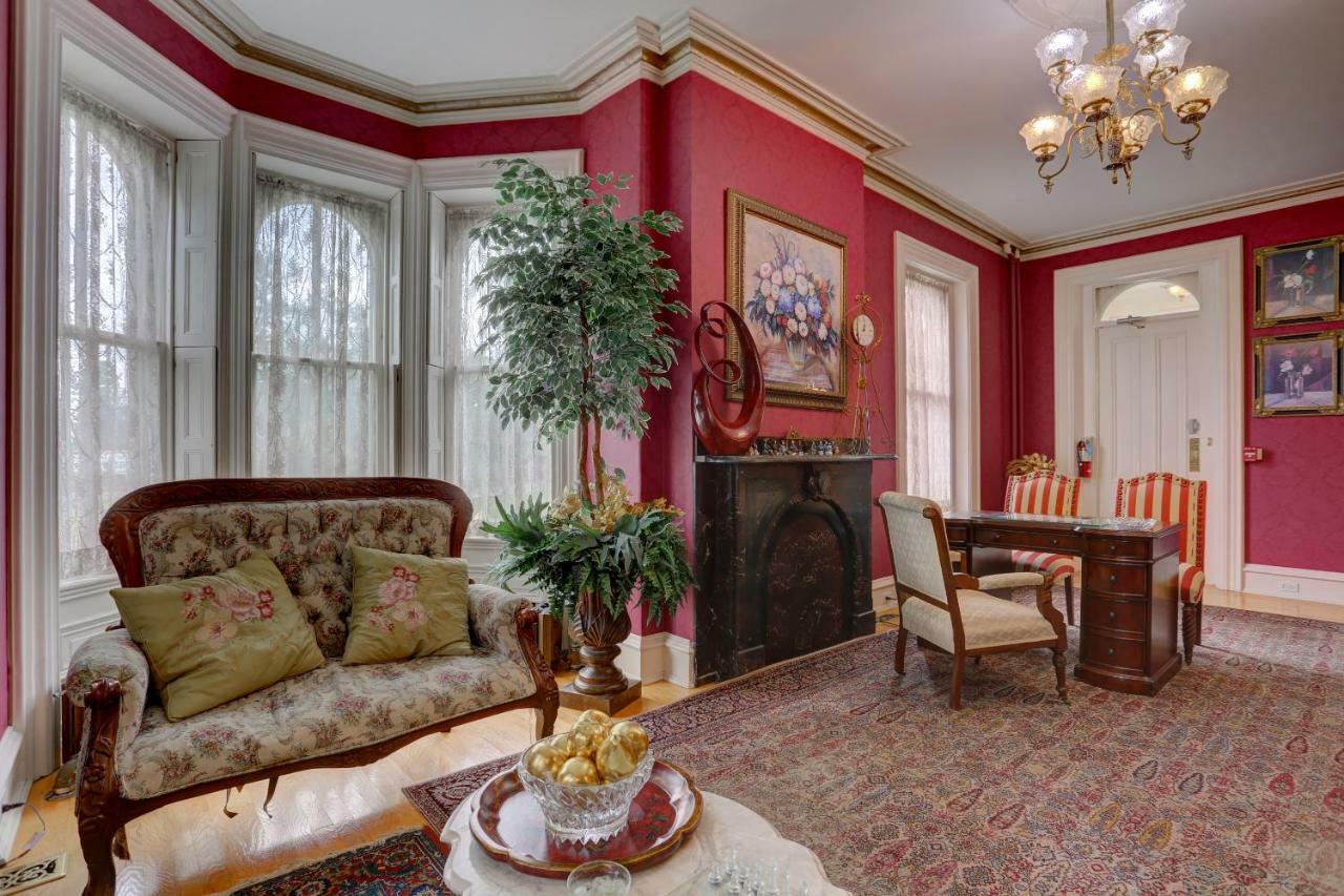 Greystone Manor Bed & Breakfast Bird-in-Hand Exterior foto